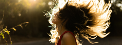 Capelli al sole: maschere, spray e trucchi per non rovinarli in vacanza