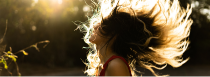 Come proteggere i capelli da sole, mare e cloro?